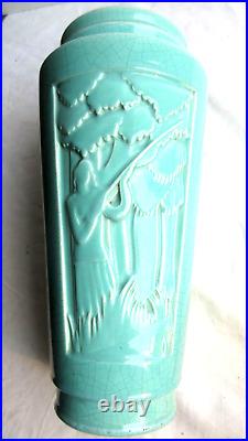 Vase Art Déco, céramique craquelée vert céladon, signé ORNIVET Femme et arbres