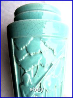 Vase Art Déco, céramique craquelée vert céladon, signé ORNIVET Femme et arbres