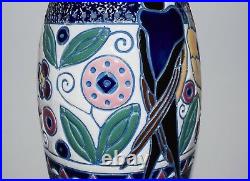 Vase Art Déco en faïence Amphora a décor d'oiseaux hirondelle