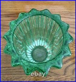 Vase Art Déco en verre moulé couleur vert d'eau signé Pierre d'Avesn
