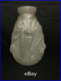 Vase Art Déco signé ETALEUNE en pâte de verre pressée moulée