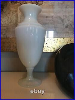 Vase Balustre En Opaline Laiteuse Épaisse Art Déco Sévres