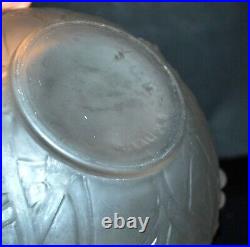 Vase Druide ART DECO signé R. LALIQUE en verre moulé GUI DE CHENE de 1924