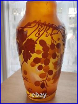 Vase Galle Signé Art Déco multicouche dégagé l acide à décor De Vigne Raisins