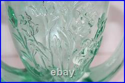 Vase à anses en verre moulé époque Art Déco de Verlys France, hauteur 20 cm