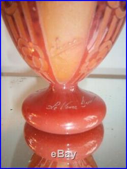 Vase art déco avec des anses Le Verre français Charder