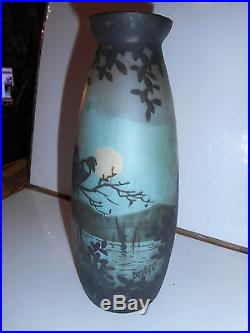 Vase art déco deveau représentant marais oiseau deveau representative marsh bird