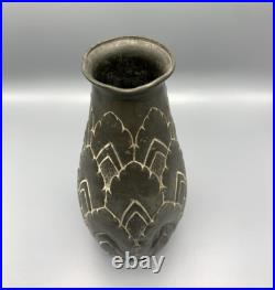 Vase art déco en étain pur signé LAVEUR vintage ancien étain repoussé Vase art déco en étain pur signé LAVEUR vintage ancien étain repoussé