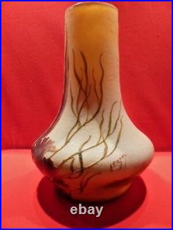 Vase art déco en pâte de verre signé Legras