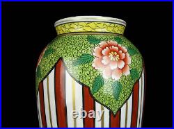 Vase art déco, floral et géométrique, vers 1930 H 30 cm signature à déterminer