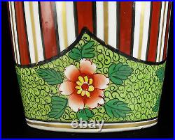 Vase art déco, floral et géométrique, vers 1930 H 30 cm signature à déterminer