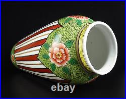 Vase art déco, floral et géométrique, vers 1930 H 30 cm signature à déterminer