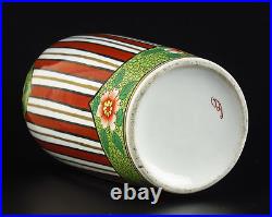 Vase art déco, floral et géométrique, vers 1930 H 30 cm signature à déterminer