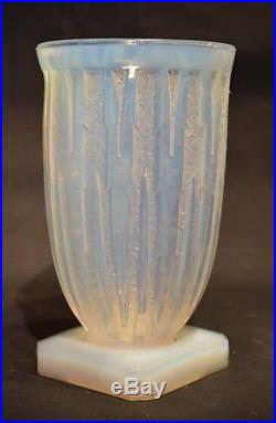Vase art déco verre opalescent VERLYS forme évasée