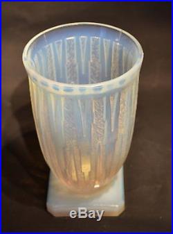 Vase art déco verre opalescent VERLYS forme évasée