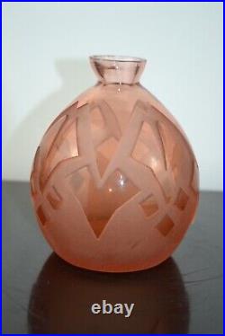 Vase boule Art Déco dégagé à l acide forme géométrique 1930