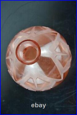 Vase boule Art Déco dégagé à l acide forme géométrique 1930