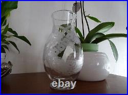 Vase cristal Baccarat fleurs stylisées Art déco dégagé à l'acide signé 24,5 cm