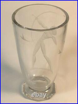 Vase cristal grave Archer Lalique Art deco