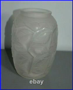Vase en Verre Moulé Pressé Opaque Signé Art Déco FRANCE