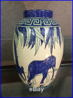 Vase en céramique émaillé style art Déco décors d'éléphants (signé et numéroté)