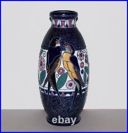 Vase en faïence Amphora époque Art Déco a décor d'oiseaux hirondelle