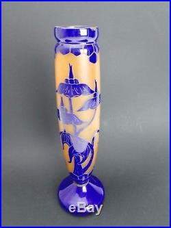 Vase en pâte de verre décor émaillé signé le Verre Français XXème