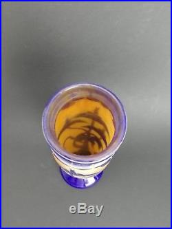 Vase en pâte de verre décor émaillé signé le Verre Français XXème