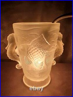 Vase en verre de style art deco à décor aquatique poisson sculpture hippocampe