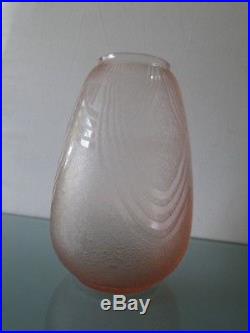 Vase en verre rose Art Déco signé Schneider