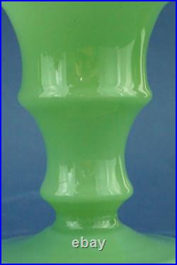 Vase en verre vert opale bordure en pâte de verre noire Art DECO France 1925