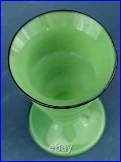 Vase en verre vert opale bordure en pâte de verre noire Art DECO France 1925