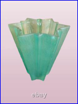 Vase verre pressé moulé d'époque art déco attribué au sculpteur d'Avens