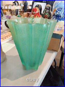 Vase verre pressé moulé d'époque art déco attribué au sculpteur d'Avens