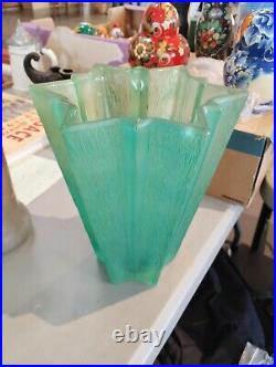 Vase verre pressé moulé d'époque art déco attribué au sculpteur d'Avens