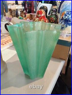 Vase verre pressé moulé d'époque art déco attribué au sculpteur d'Avens
