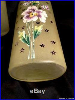 Vases ancien (la paire) en pâte de verre émaillé à décors de pensées