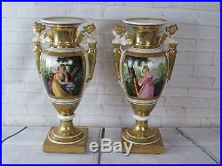 Vases (la paire) de style Empire à décor de cariatides en porcelaine de Paris