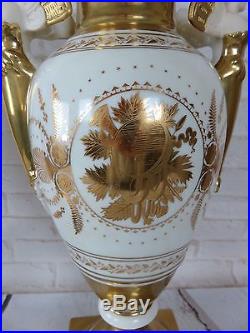 Vases (la paire) de style Empire à décor de cariatides en porcelaine de Paris