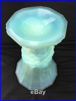 Verlux, grand vase en verre opalescent Art deco, verlys